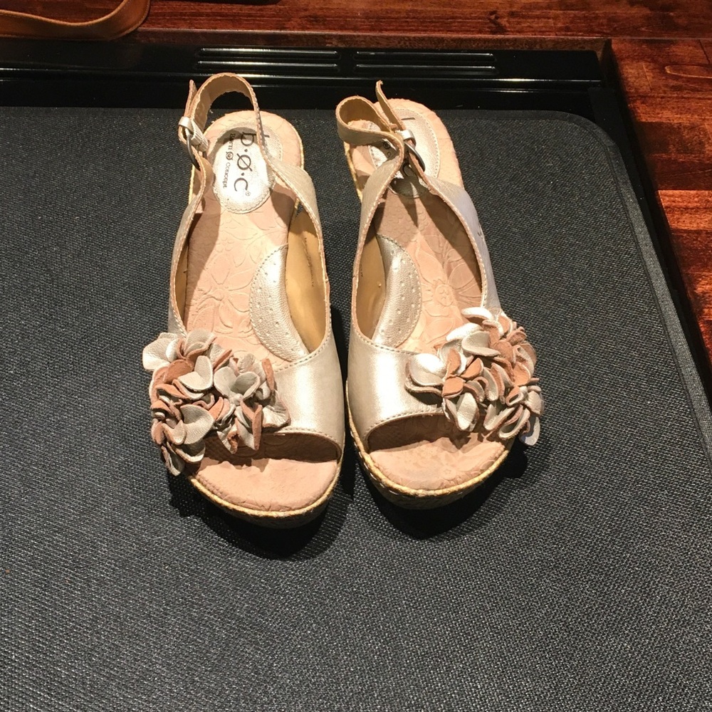 BOC Women's Metallic Sandals with Floral Design